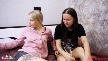 Злая русская девка поссорилась с парнем и изменила ему с подругой лесби