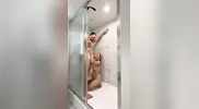 минет на коленях в душе