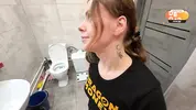 сводная сестра дрочит член