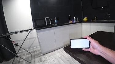Муж встречает жену с ночного клуба аналом в презервативе на кухонном столе