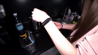 Pofegisty: Трахает чужую русскую жену в жопу, пока она готовит мужу ужин