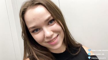 Застрял в лифте с соседкой и трахнул ее после минета