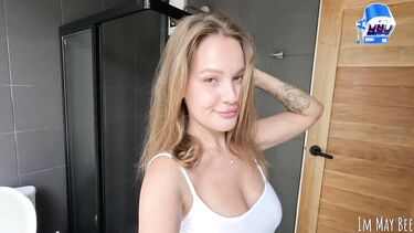 ImMayBee: Блогерша снимает на селфи камеру минет парню с окончанием ей в рот