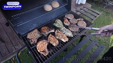 Отдыхая на даче, пожарили мясо и отжарили новых соседок в сексе вчетвером