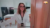 встреча клиента и риэлторши в смарт-доме