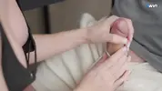 красотка дрочит другу член