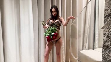 Monika Fox: Подарила на годовщину фистингованную рукой жопу