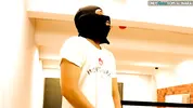 грабитель дрочит на спящую хозяйку