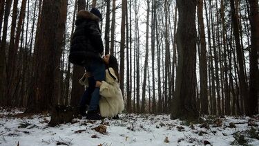 Сосать в зимнем лесу не холодно, а очень даже приятно