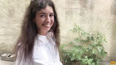 На природе: Кэтти Вест поехала с незнакомцем в горы и поебалась там