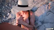 брызги спермы на красивые сиськи девушки