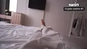 ложатся в постель обнаженными