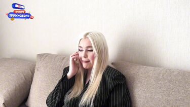 Сосет в чулках: Риэлторша отдала тугой анал клиенту ради сделки