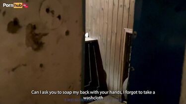 Жопастая русская милфа трахается в бане с пасынком после рыбалки на озере