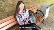 пикапер подкатывает яйца к незнакомке в парке