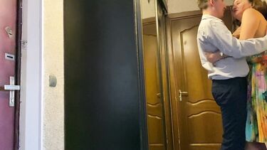 Висячие сиськи: Соблазнил и выебал зрелую маму друга