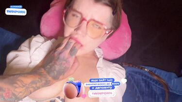SkinLovers: Программист проверяет хуем глотку и пизду ламерши в юбке