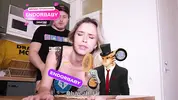 дрючит развратную горничную раком на кухне