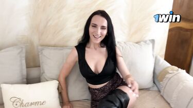 Устроил мачехе эротическую фотосессию и насадил ее на хуй