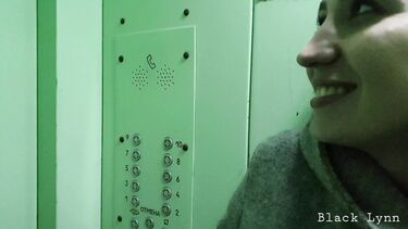 Чужая жена сосет член любовнику: Замужняя русская брюнетка по-быстрому сосет в подъезде член соседа