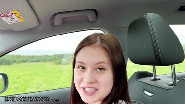 Русские худышки: Не надела трусиков и была выебана на капоте тачки в поле
