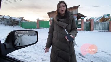 Городская чика сосет член деревенскому парню в машине и глотает сперму