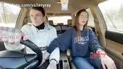 пристает к старшему брату в машине
