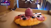 сюрприз - стояк в коробке с пиццой