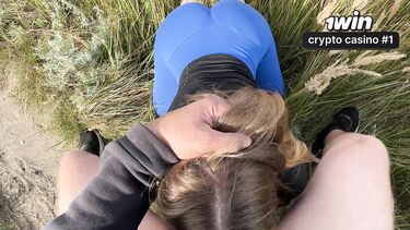 Отсосала и трахнулась со сводным братом в поле