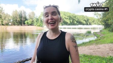 Зрелая мамка соблазнила на секс молоденького дружка своего сына