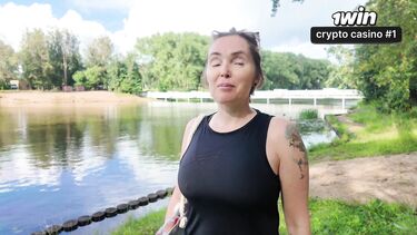 Зрелая мамка соблазнила на секс молоденького дружка своего сына