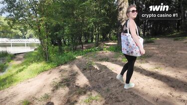 Зрелая мамка соблазнила на секс молоденького дружка своего сына