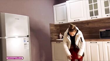 Зрелые женщины: Членом в пизде успокоил голодную истеричку мачеху