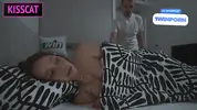 пришел в спальню мачехи и оценил ее булки с киской