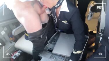 Русские блондинки: Стюардесса ебется с двумя пилотами Боинга в полете