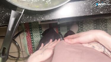 18-летняя русская девчонка соблазнила на секс любимого отчима