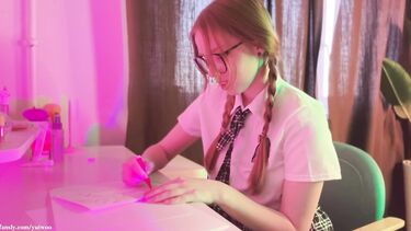 18-летние: Школьница вместо уроков насадилась на елдак приятеля