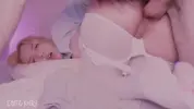 засаживает хуй в очко в позе раком