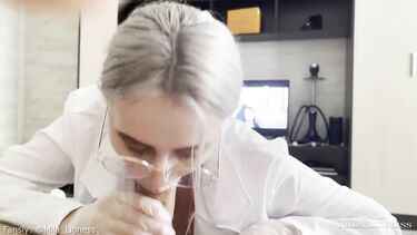 В перчатках: Медсестра вылечила синдром вялого члена минетом и еблей