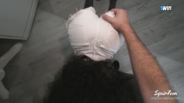 Милфа учит сына друга доставлять удовольствие девчонкам