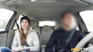 Fake Cop: Потерпевшая соблазнила на трах копа и получила камшот на передок