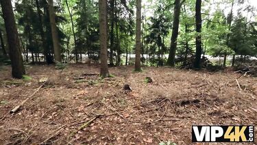 Рыжая за деньги ебется в палатке с незнакомцем при бойфренде