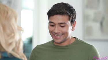 Taylor Vixxen: Мачеха пиздой снимает стресс пасынку со спермотоксикозом