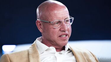 На весу: Муж привез 50-летнюю сексвайф на разъеб нигерскими членами