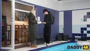 парень приехал на мальчишник с женой
