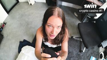 Болт в пизду и сквирт для чистоплотной сводной сестры