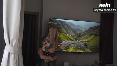 ТВ пульт замораживает время! Пикантная прожарка для казашки