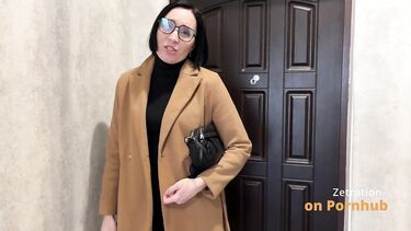 Устала на работе, но хуй пососала и подрочила ножками