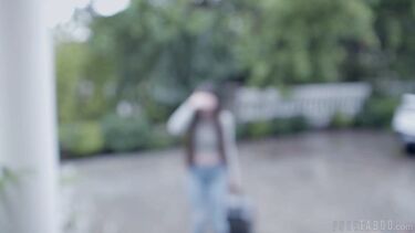 Инцест: Под моей крышей: отец трахает дочь и ее брошеную одноклассницу