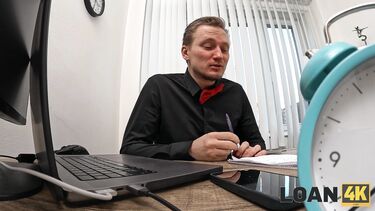Ебут молодых раком: Менеджер банка трахает Анна Беллу за кредит
